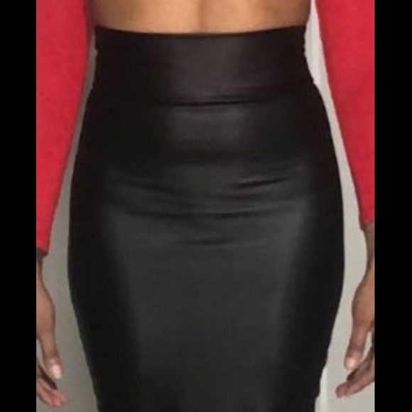 Black faux leather pencil skirt - Picture 2 of 6